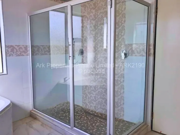 6 Bedroom House to Rent in Newlands