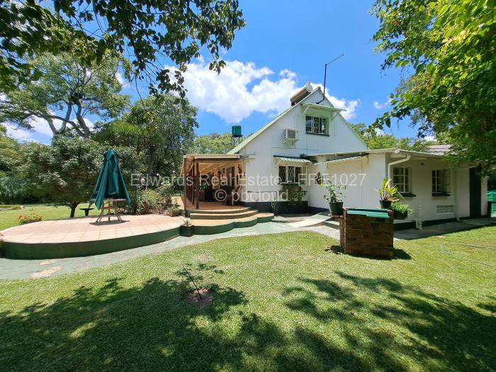 Townhouse/Cluster for Sale in Lake Chivero, Lake Chivero