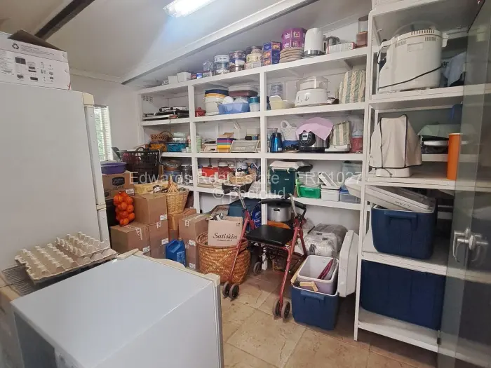 Townhouse/Cluster for Sale in Lake Chivero, Lake Chivero