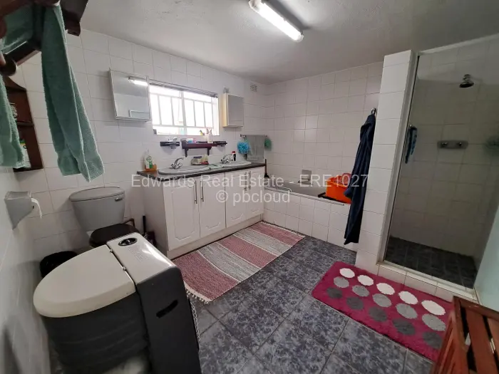 Townhouse/Cluster for Sale in Lake Chivero, Lake Chivero