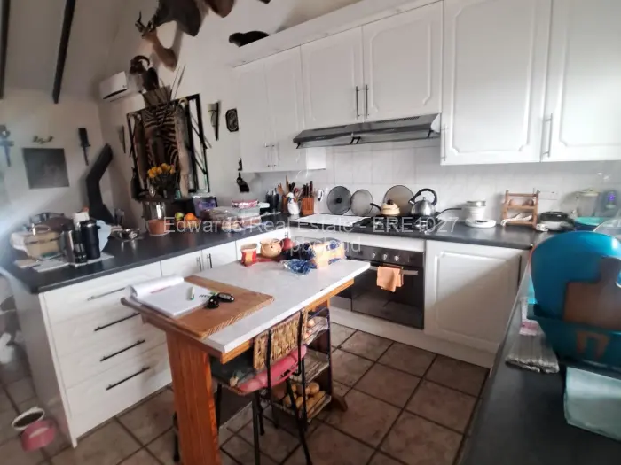 Townhouse/Cluster for Sale in Lake Chivero, Lake Chivero