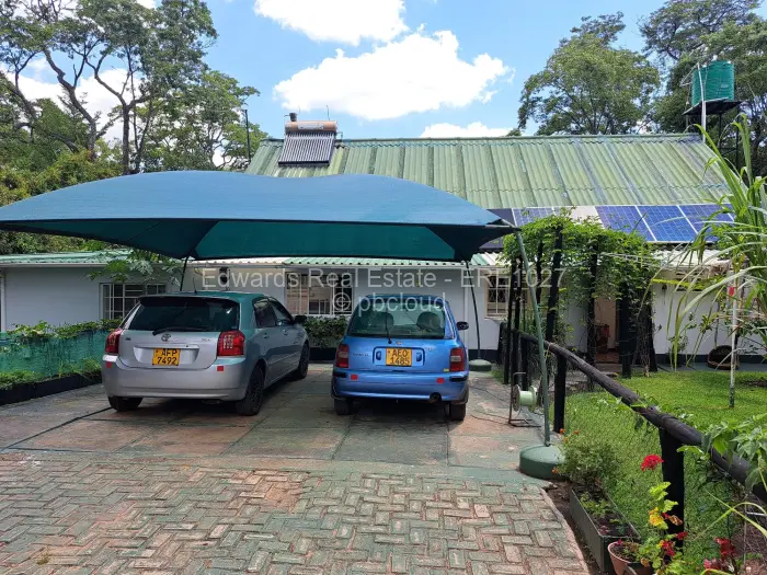 Townhouse/Cluster for Sale in Lake Chivero, Lake Chivero