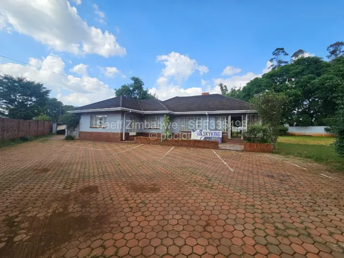 4 Bedroom House to Rent in Borrowdale, Harare