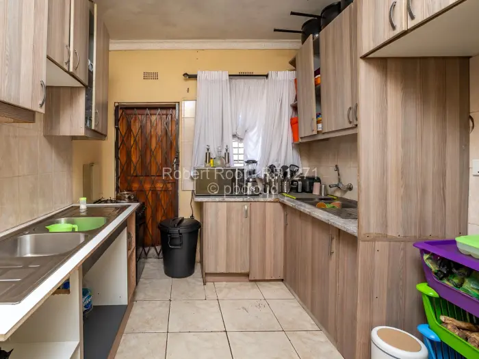 5 Bedroom House for Sale in Glaudina, Harare