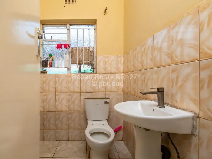 5 Bedroom House for Sale in Glaudina, Harare