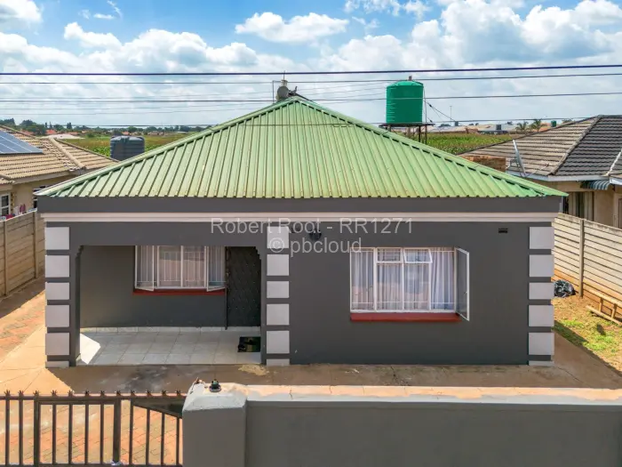 5 Bedroom House for Sale in Glaudina, Harare