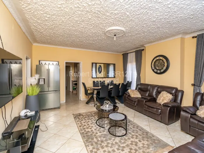 5 Bedroom House for Sale in Glaudina, Harare