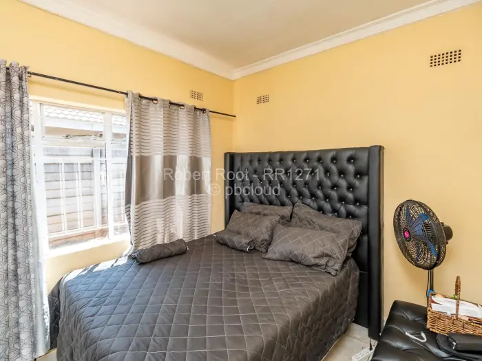 5 Bedroom House for Sale in Glaudina, Harare