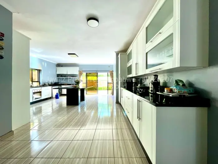 Flat/Apartment for Sale in Carrick Creagh Estate, Harare