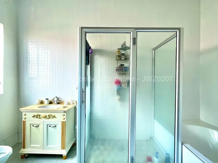 Flat/Apartment for Sale in Carrick Creagh Estate, Harare