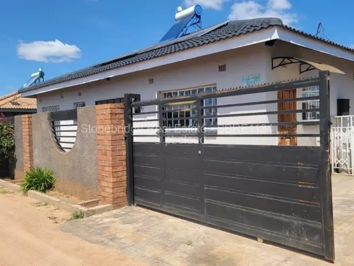 Townhouse/Cluster for Sale in Selbourne Park, Bulawayo