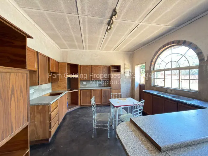 5 Bedroom House for Sale in Burnside, Bulawayo