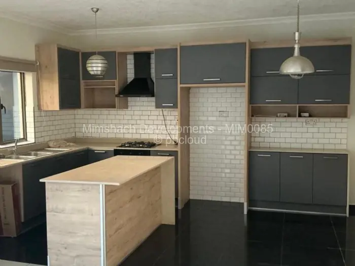 Townhouse/Cluster to Rent in Newlands, Harare