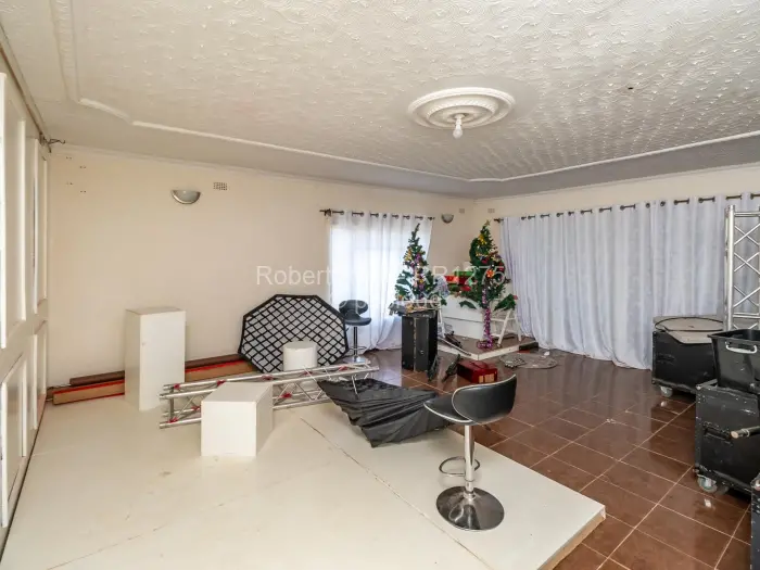 5 Bedroom House for Sale in Greendale, Harare