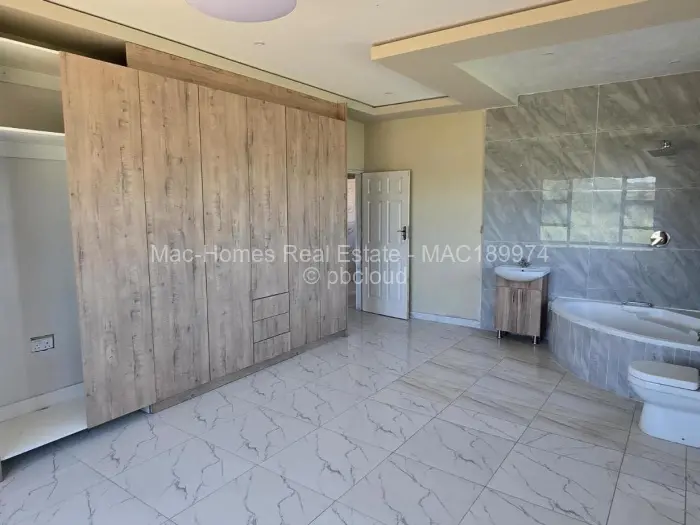Townhouse/Cluster for Sale in Buena Vista, Bulawayo