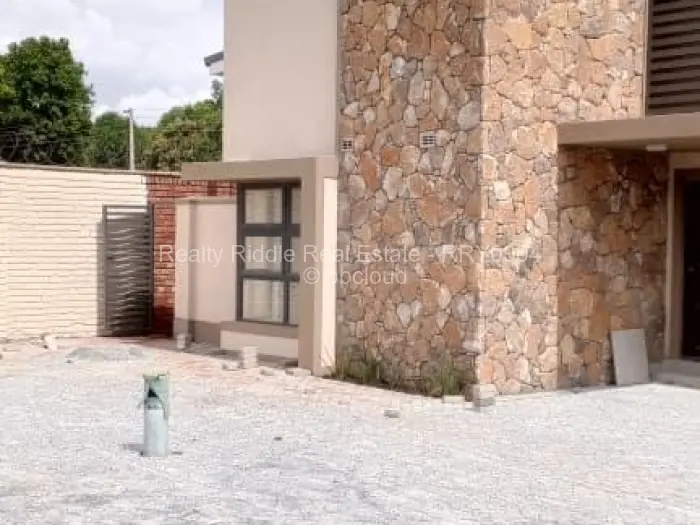 Townhouse/Cluster for Sale in Borrowdale, Harare