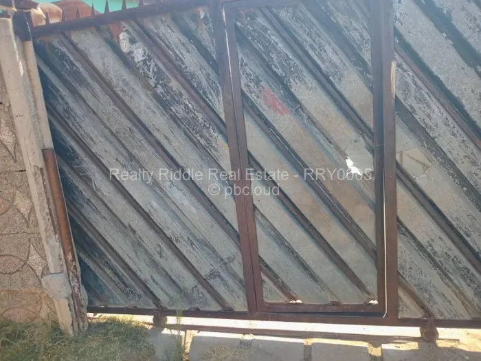 4 Bedroom House for Sale in Chitungwiza, Chitungwiza