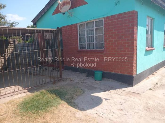 4 Bedroom House for Sale in Chitungwiza, Chitungwiza