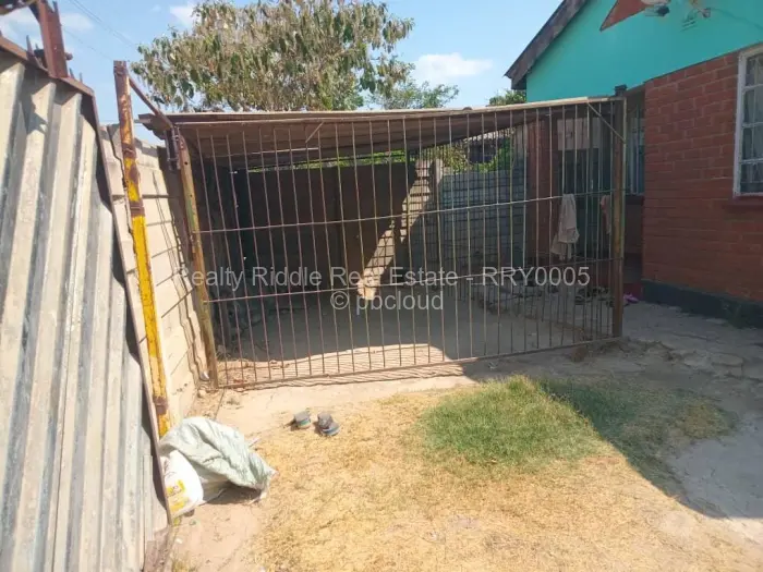 4 Bedroom House for Sale in Chitungwiza, Chitungwiza
