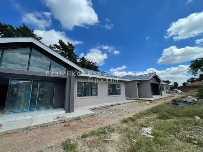 Townhouse/Cluster for Sale in Waterfalls, Harare