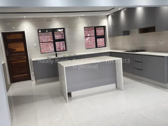 Townhouse/Cluster for Sale in Waterfalls, Harare