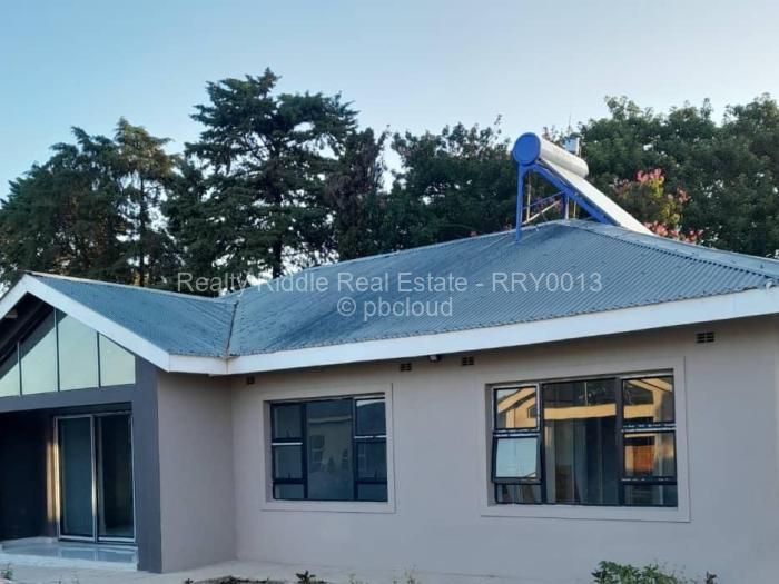 Townhouse/Cluster for Sale in Waterfalls, Harare