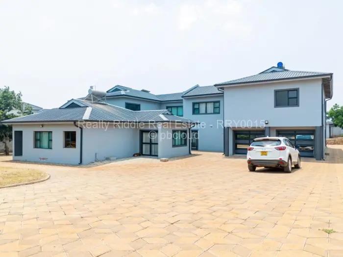 8 Bedroom House for Sale in Gletwin Park, Harare