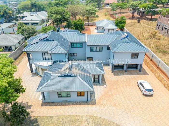 8 Bedroom House for Sale in Gletwin Park, Harare