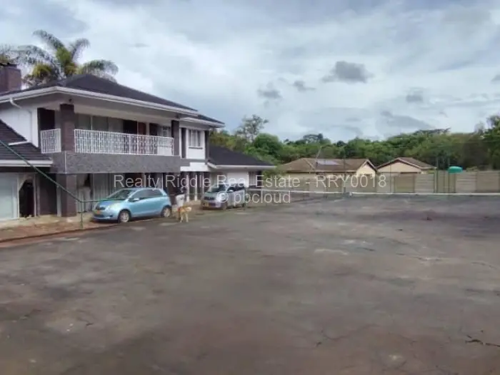 9 Bedroom House for Sale in Chisipite, Harare