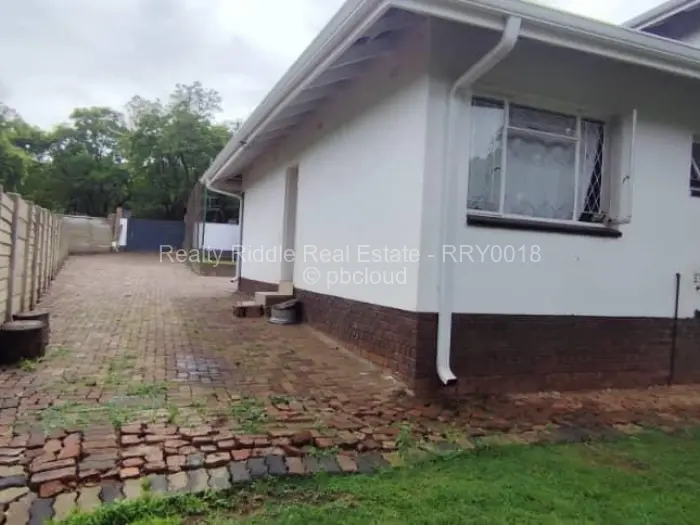9 Bedroom House for Sale in Chisipite, Harare