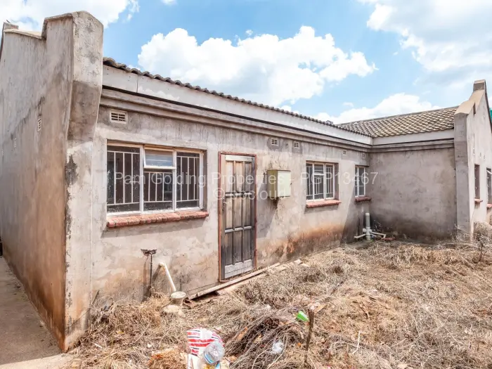 Townhouse/Cluster for Sale in Bluff Hill, Harare