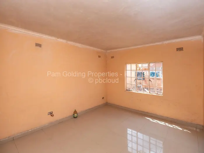 Townhouse/Cluster for Sale in Bluff Hill, Harare