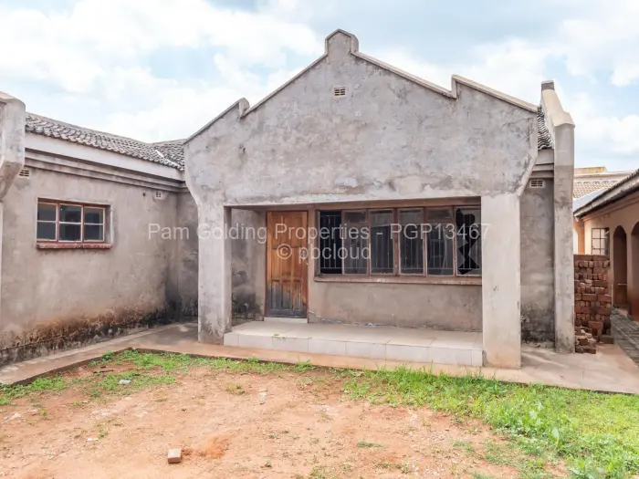 Townhouse/Cluster for Sale in Bluff Hill, Harare