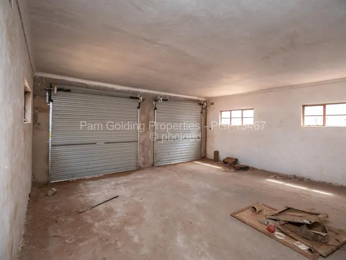 Townhouse/Cluster for Sale in Bluff Hill, Harare