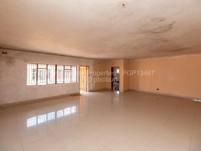 Townhouse/Cluster for Sale in Bluff Hill, Harare