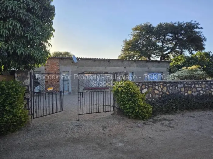 4 Bedroom House for Sale in Trenance, Bulawayo