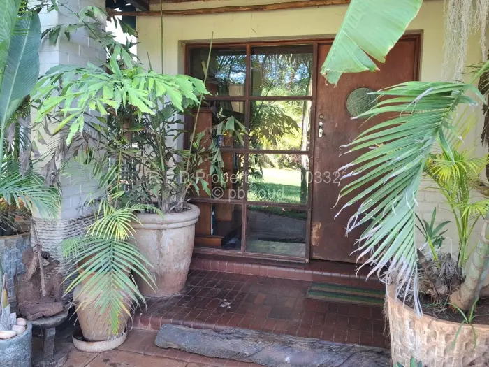 3 Bedroom House for Sale in Kumalo, Bulawayo