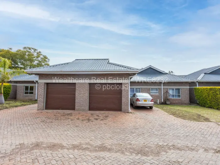 Townhouse/Cluster to Rent in Newlands, Harare