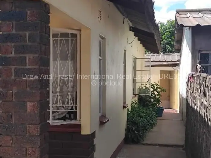 4 Bedroom House for Sale in Glen Norah, Harare