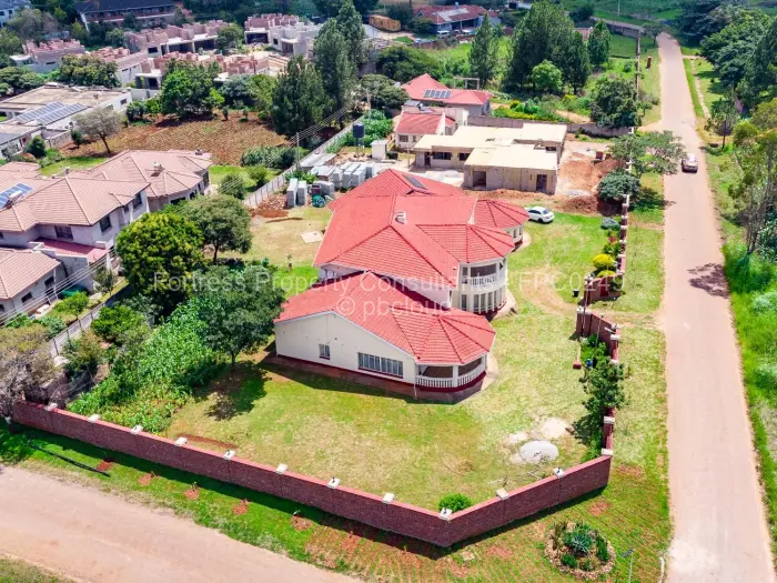 6 Bedroom House for Sale in Hogerty Hill, Harare