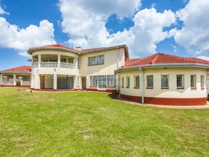 6 Bedroom House for Sale in Hogerty Hill, Harare