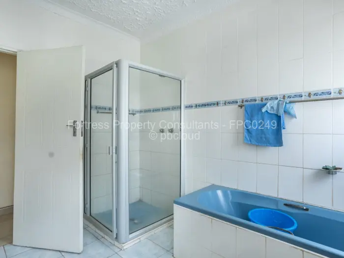 6 Bedroom House for Sale in Hogerty Hill, Harare