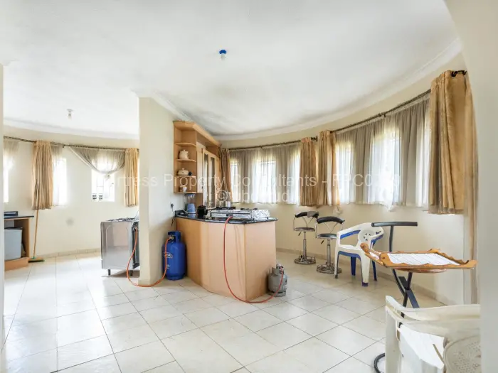 6 Bedroom House for Sale in Hogerty Hill, Harare