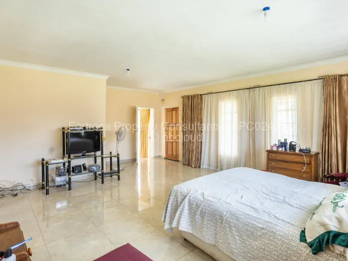 6 Bedroom House for Sale in Hogerty Hill, Harare