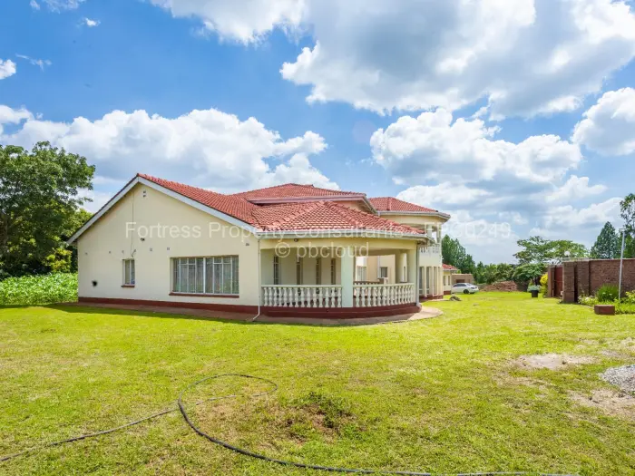 6 Bedroom House for Sale in Hogerty Hill, Harare
