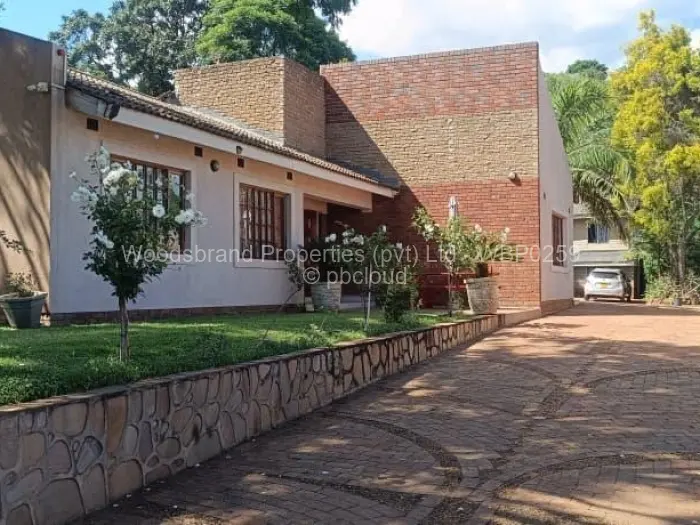 5 Bedroom House for Sale in Kambuzuma, Harare