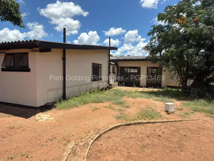 3 Bedroom House for Sale in Hillcrest, Bulawayo