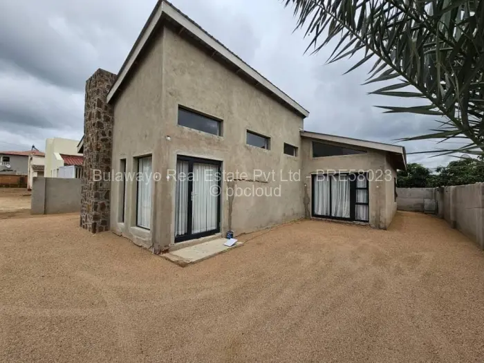 Townhouse/Cluster for Sale in Selbourne Park, Bulawayo