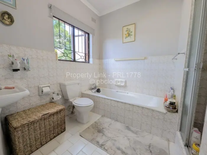 Townhouse/Cluster for Sale in Newlands, Harare