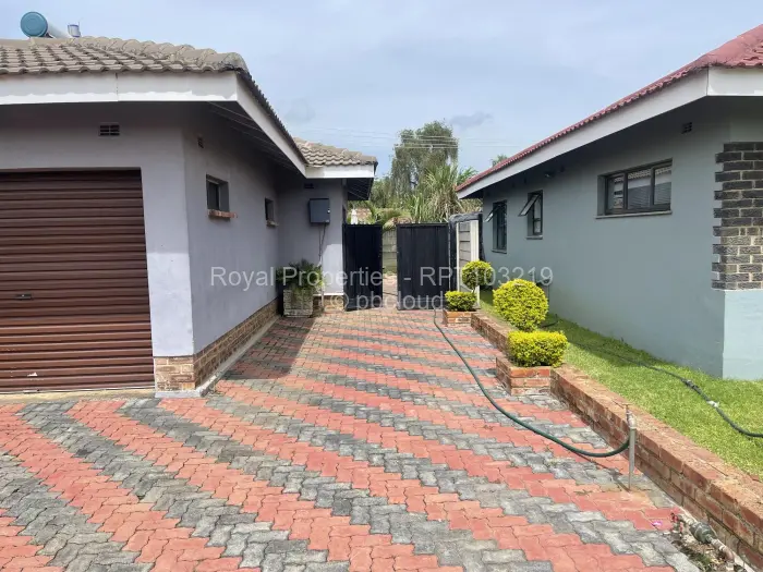Townhouse/Cluster to Rent in Meyrick Park, Harare
